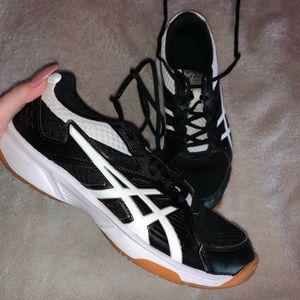 volleyball court shoes!! only worn 2 times